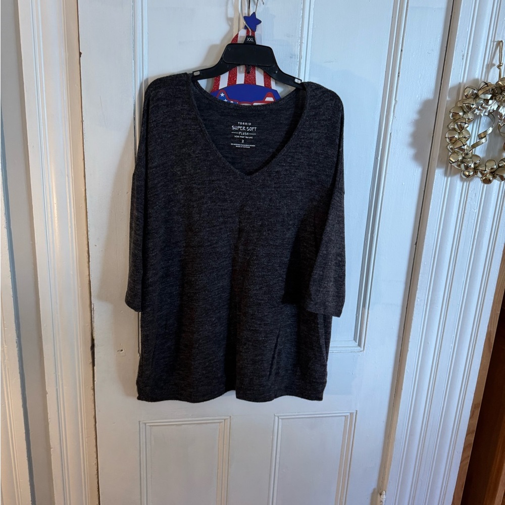 Women’s Torrid Dark Gray V-Neck Blouse Sz2